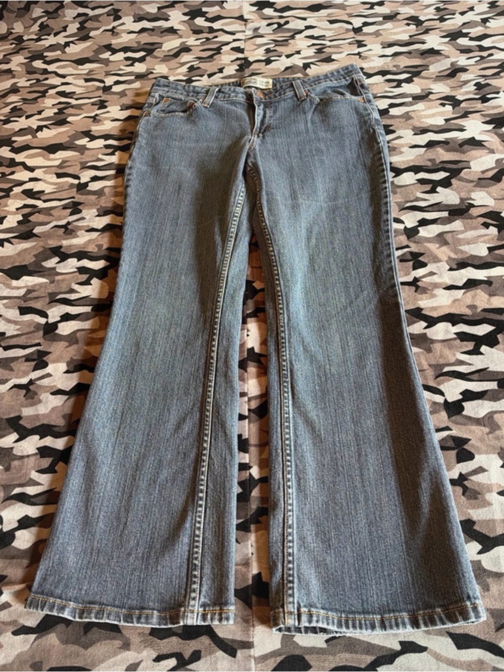 Misses Levi’s Signature Low-Rise Bootcut Jeans